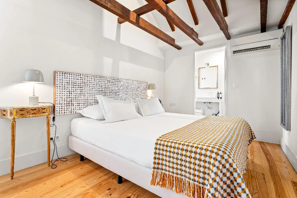 DOUBLE ONE BEDROOM ONE BATHROOM Room, Tesouro Da Baixa By Shiadu, Lisbon