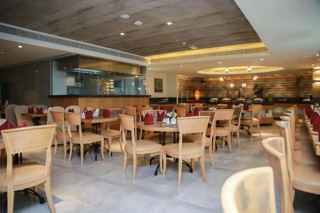 Restaurant, Versailles By Raviz Hotel, Dubai