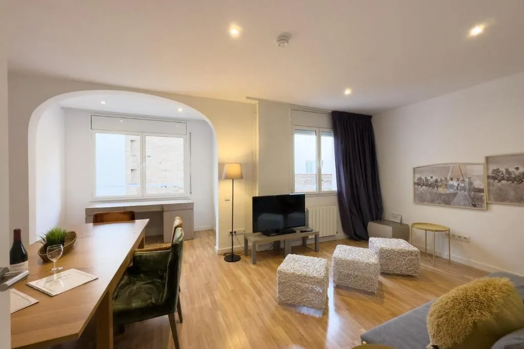 APARTMENT THREE BEDROOMS Room, Ainb Barcelona Sants Apartments, Barcelona