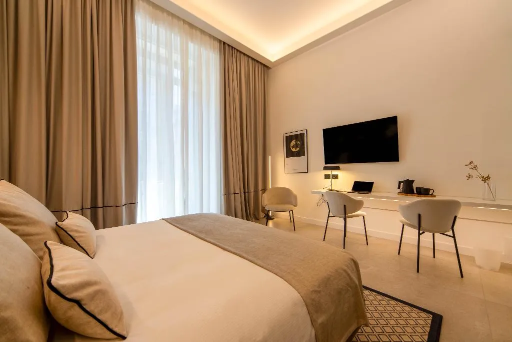 Room DELUXE KING BED Room, Mamalu Studios And Suites, Naples
