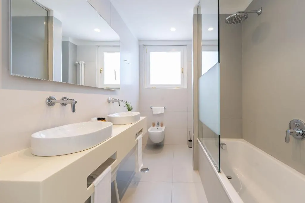 QUADRUPLE WITH DOUBLE BED Room, Reginna Palace, Naples