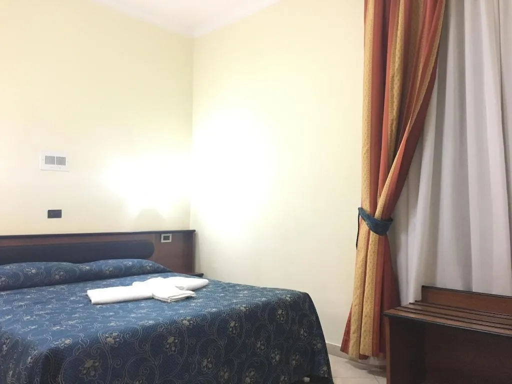 Room, Hotel Positano, Naples