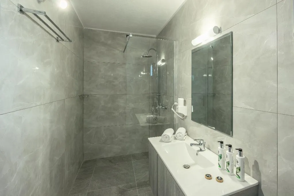 JUNIOR SUITE WITH PRIVATE POOL Room, Thermes Luxury Villas by Mr and Mrs White, Santorini