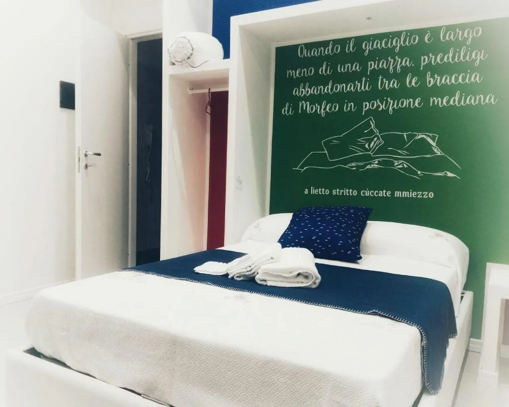 Room, B&B Next Stop Napoli, Naples
