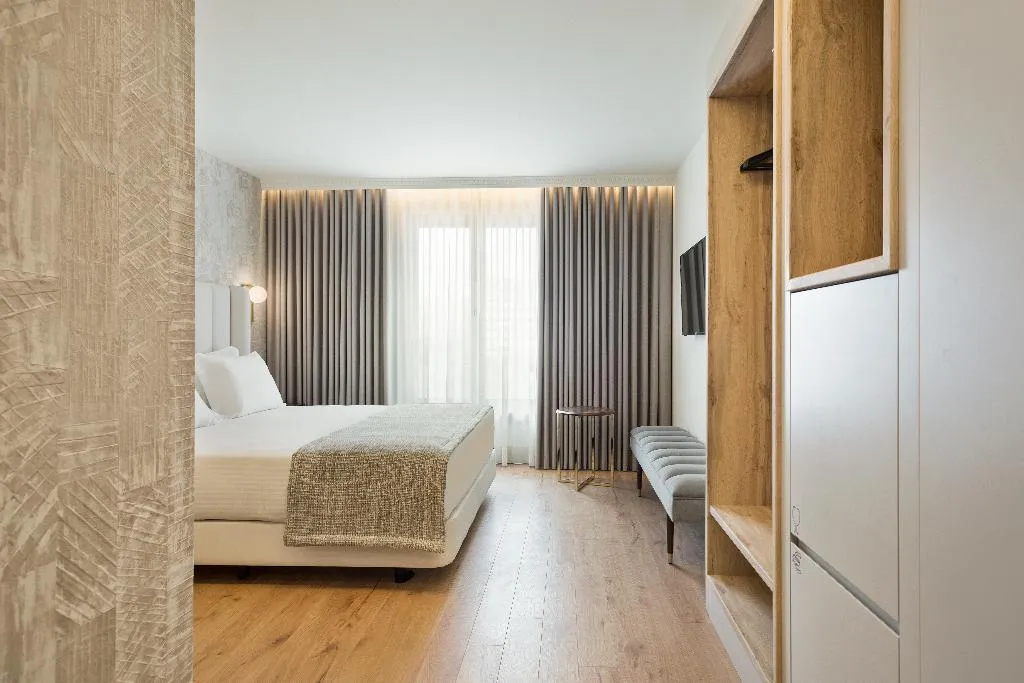 DOUBLE STANDARD Room, Acta The Avenue, Porto