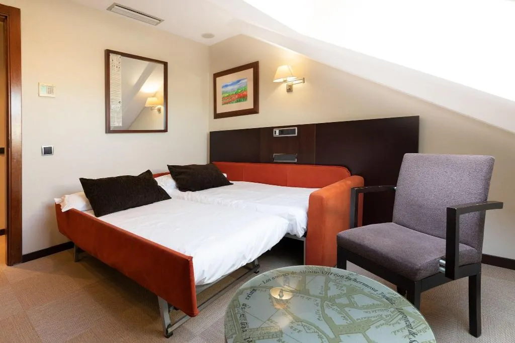 FAMILY ROOM WITH DOUBLE BED Room, San Juan de los Reyes, Madrid