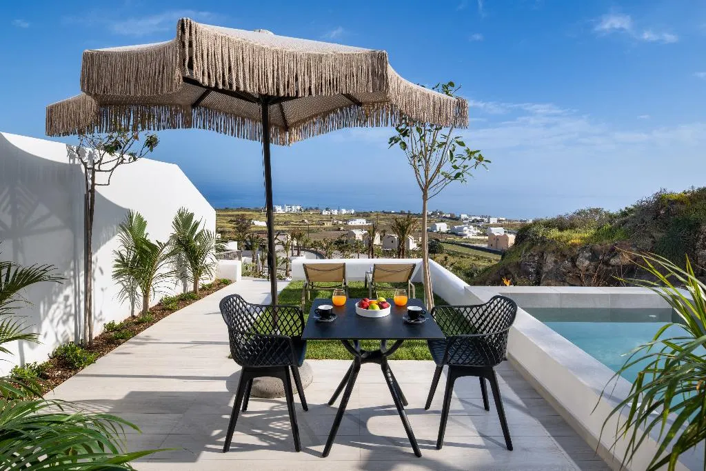 JUNIOR SUITE WITH PRIVATE POOL Room, Palm Island Suites, Santorini