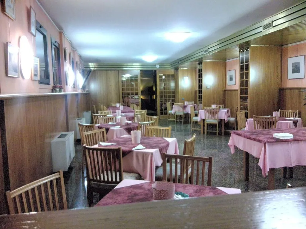 Restaurant, Hotel Longobardo, Milan