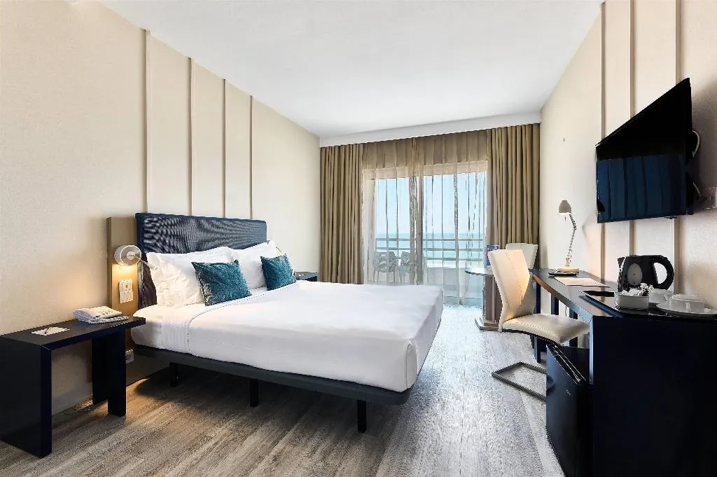 DOUBLE PREMIUM Room, Tryp Lisboa Caparica Mar Hotel, Lisbon