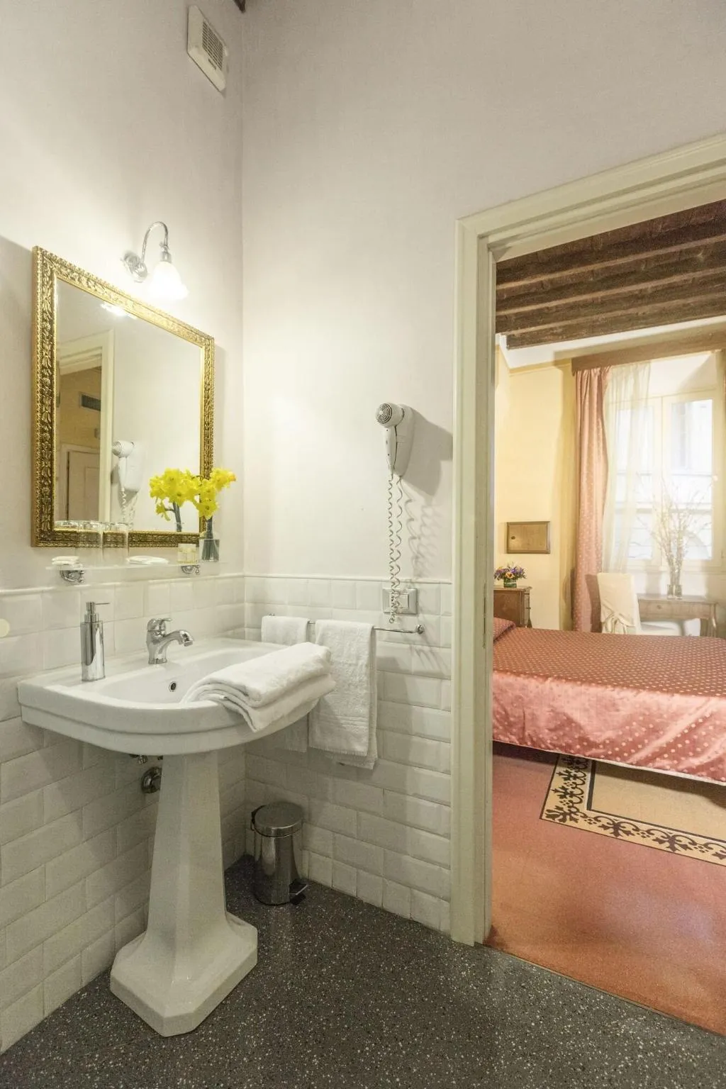 Room, Casa de' Fiori Biscione, Rome
