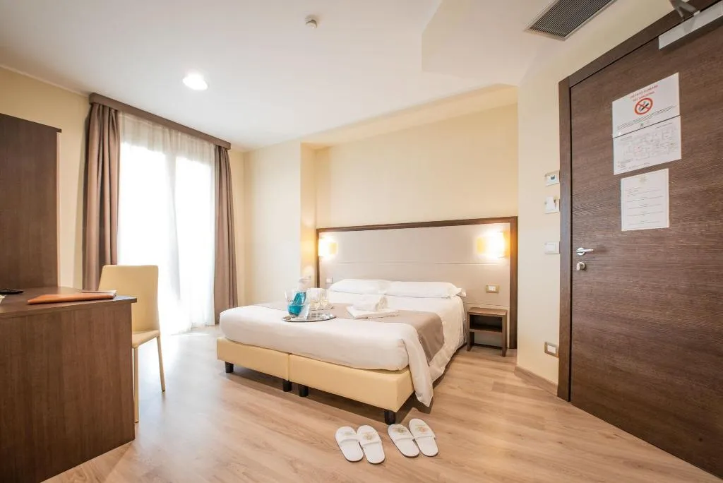 Room, Hotel Rosa, Milan