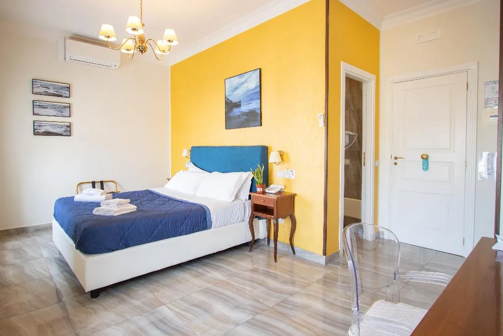 DOUBLE SUPERIOR Room, Ostello Bello Napoli, Naples