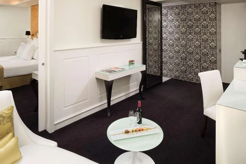 JUNIOR SUITE STANDARD Room, Hotel Colón Gran Meliá, Seville