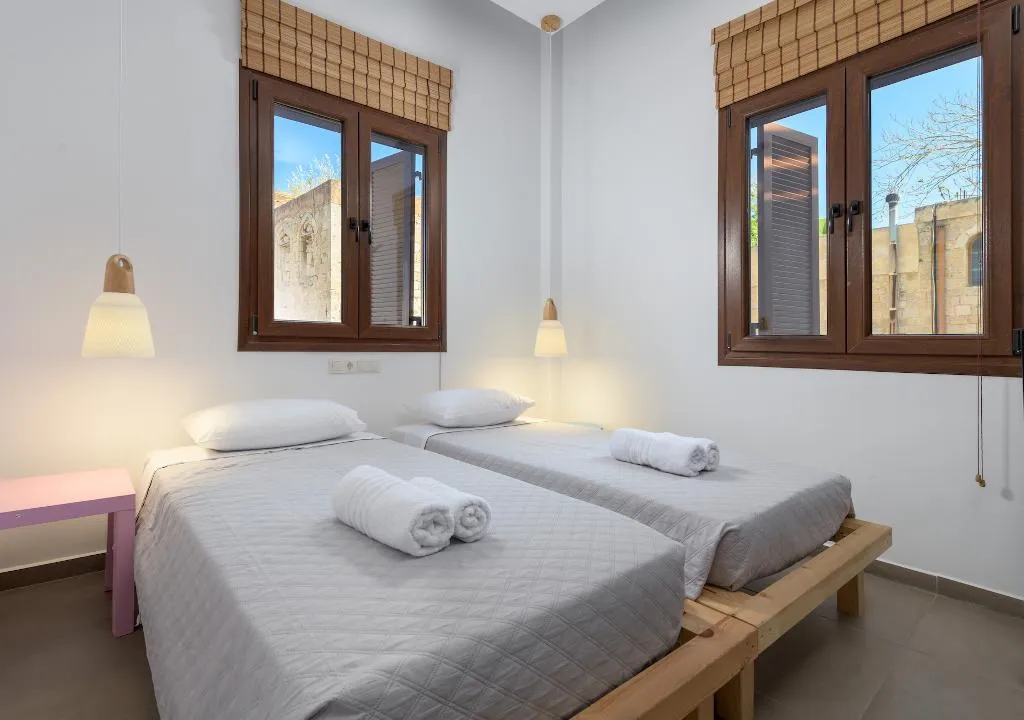 HOME FIVE BEDROOMS Room, Alley7, Rhodes