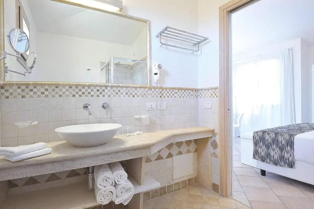 TRIPLE COMFORT Room, Janna'e Sole Resort, Olbia