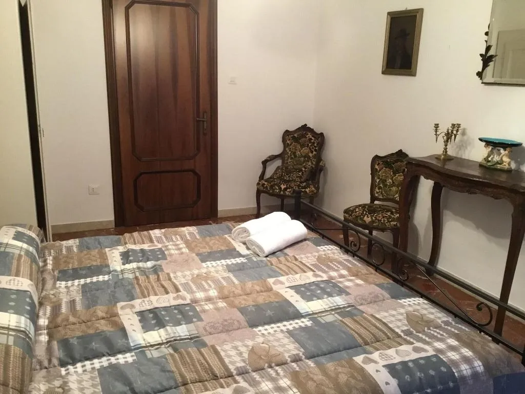 Room, Venice Sun Apartment And Rooms, Venice