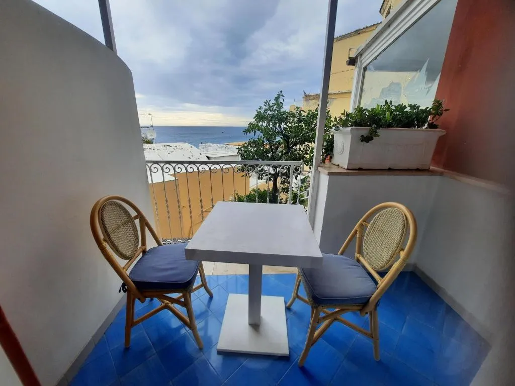 Double or Twin PARTIAL SEA VIEW Room, Villa La Tartana, Naples