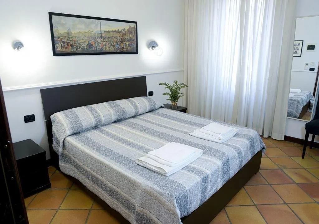 Room, Few Steps From Colosseum, Naples