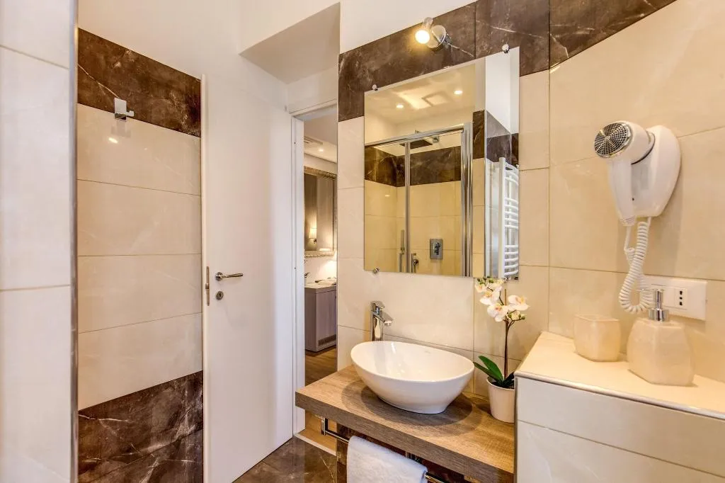 Room, The Bridge Suites, Rome
