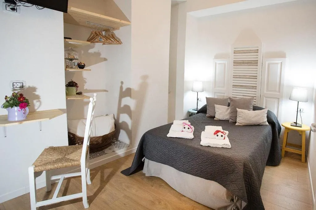 Room, Quartino Napoletano, Naples