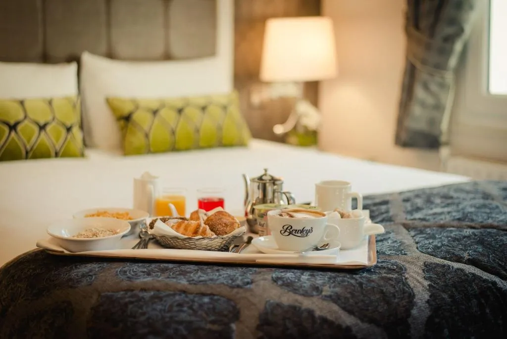 TRIPLE DELUXE TWO BEDS Room, Isaac's Cork, Cork