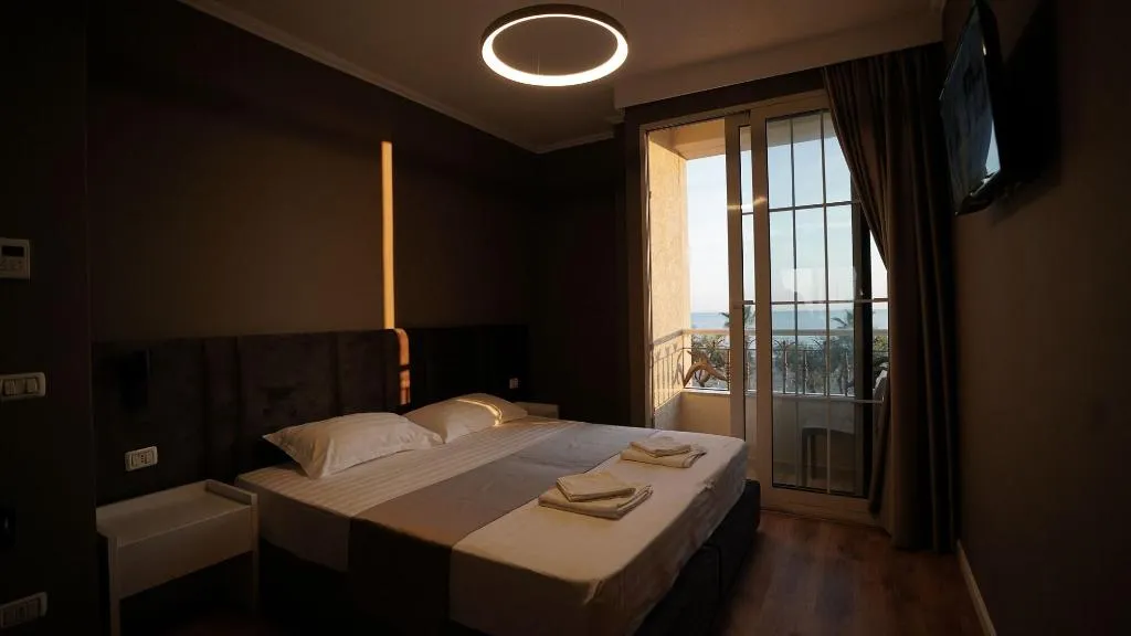Room, Hotel Majestic, Durres