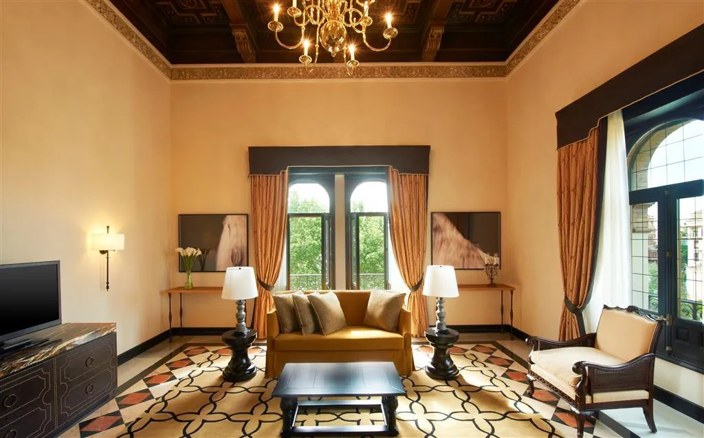 General view, Alfonso XIII, Seville