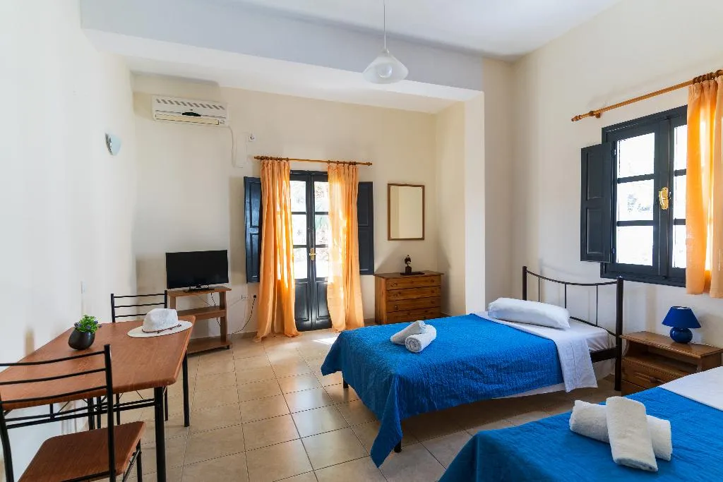 QUADRUPLE TWO BEDROOMS Room, Soulis Hotel, Santorini