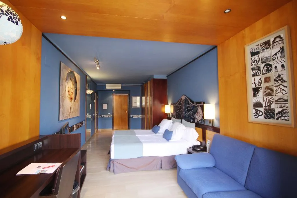TRIPLE WITH BALCONY Room, Estela Barcelona, Costa Brava