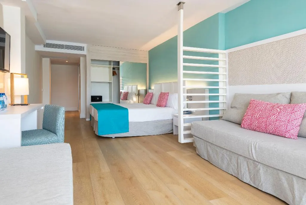 TRIPLE DELUXE Room, Leonardo Royal Hotel Mallorca, Majorca