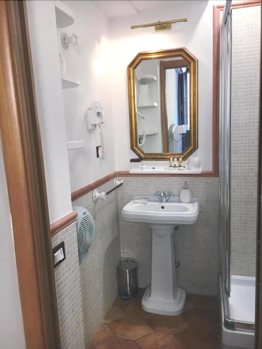 Room, Pettinary Village, Rome