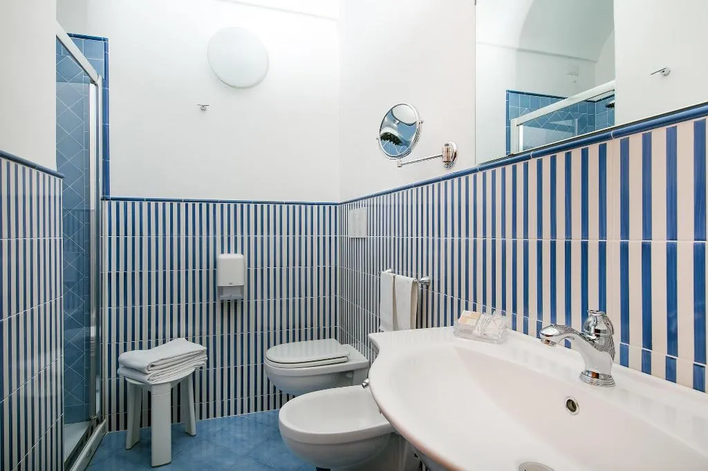 Room, Pupetto, Naples