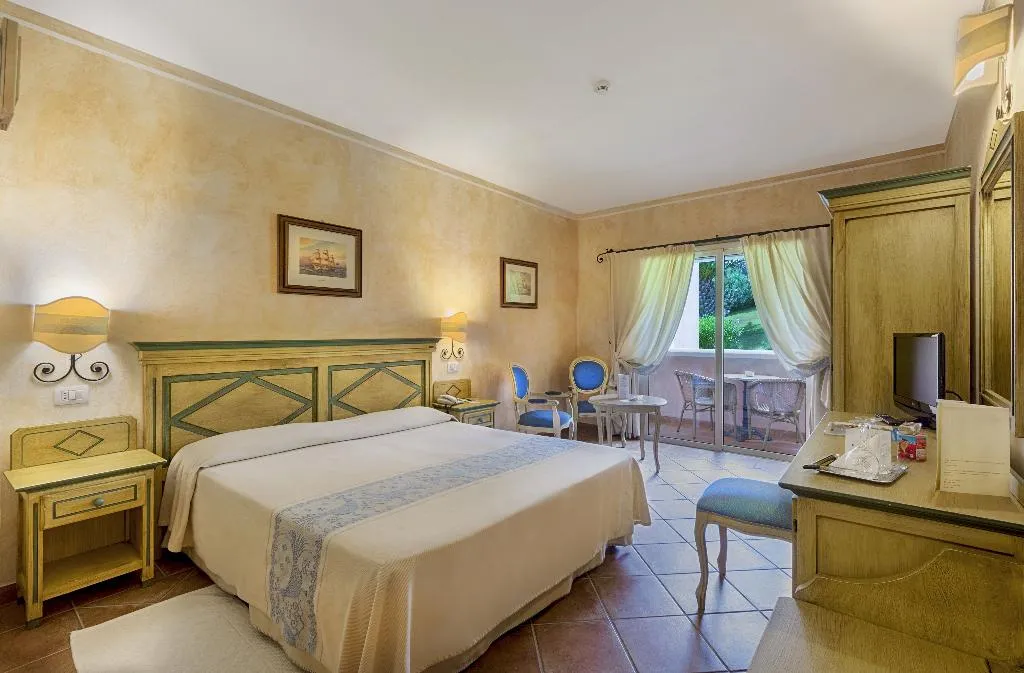 DOUBLE GARDEN VIEW Room, Colonna Resort, Olbia