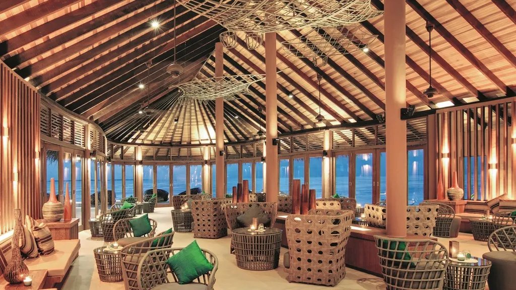 Bar, Hideaway Beach Resort and Spa Dhonakulhi Maldives, Male