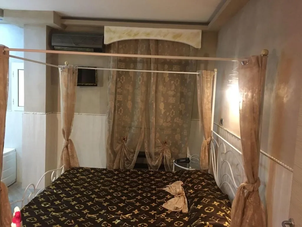 Room, Pensione Enea, Naples