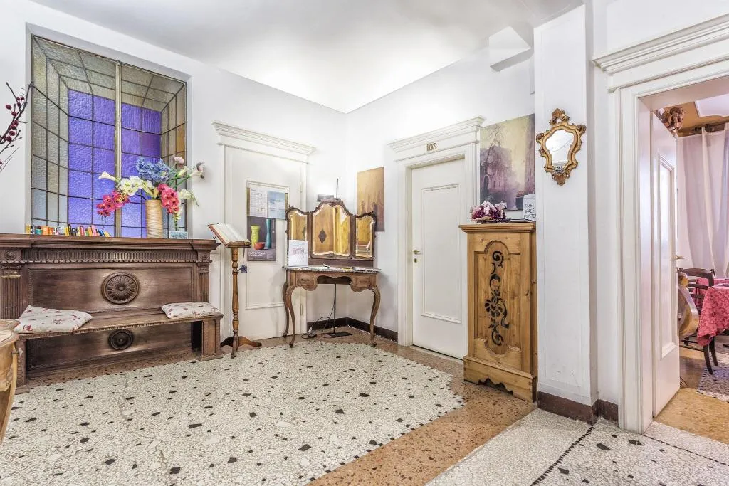 Lobby, Ai Bareteri, Venice
