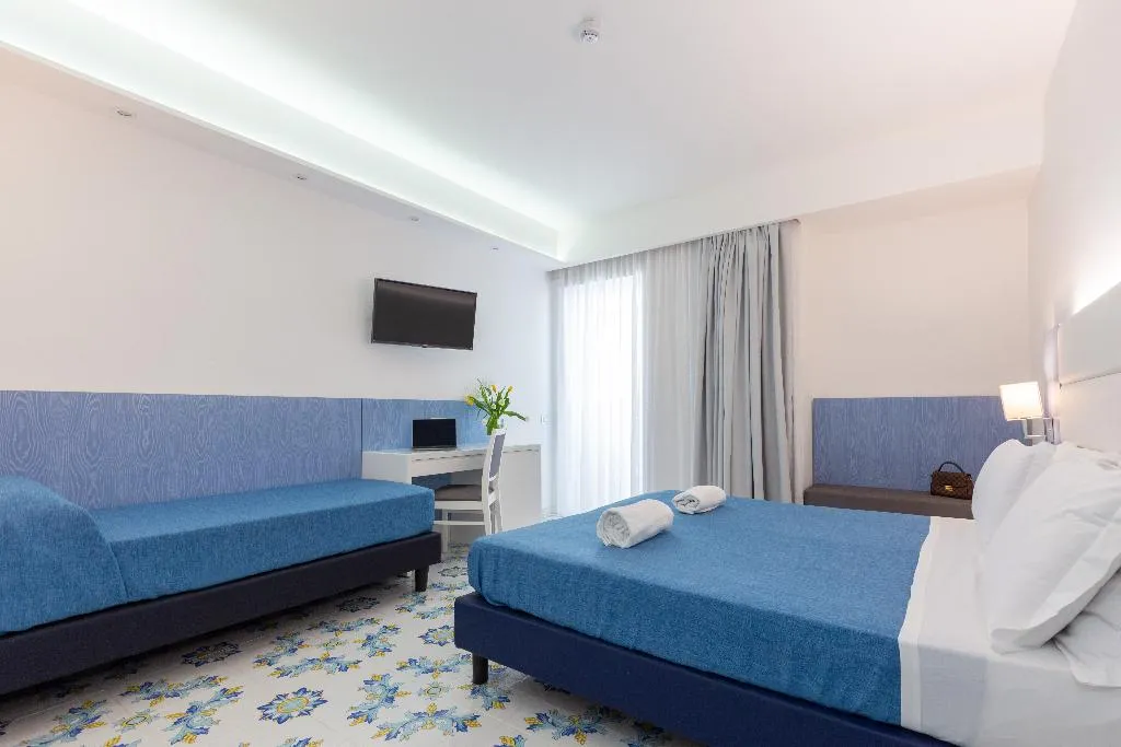 TRIPLE TWO DOUBLE BEDS ONE BEDROOM  Room, Giosue' a Mare, Naples