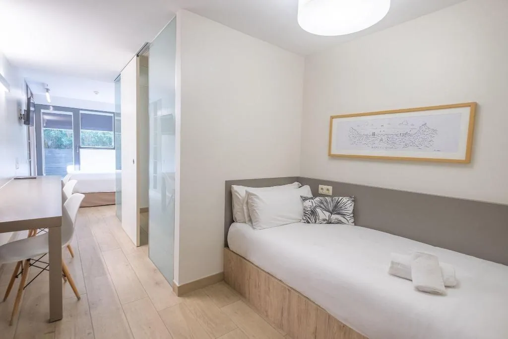 TRIPLE WITH TERRACE Room, Bcn Montjuic, Barcelona