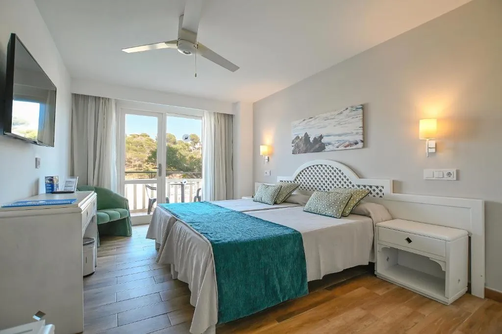 Double or Twin STANDARD Room, Pinos Playa Hotel, Majorca