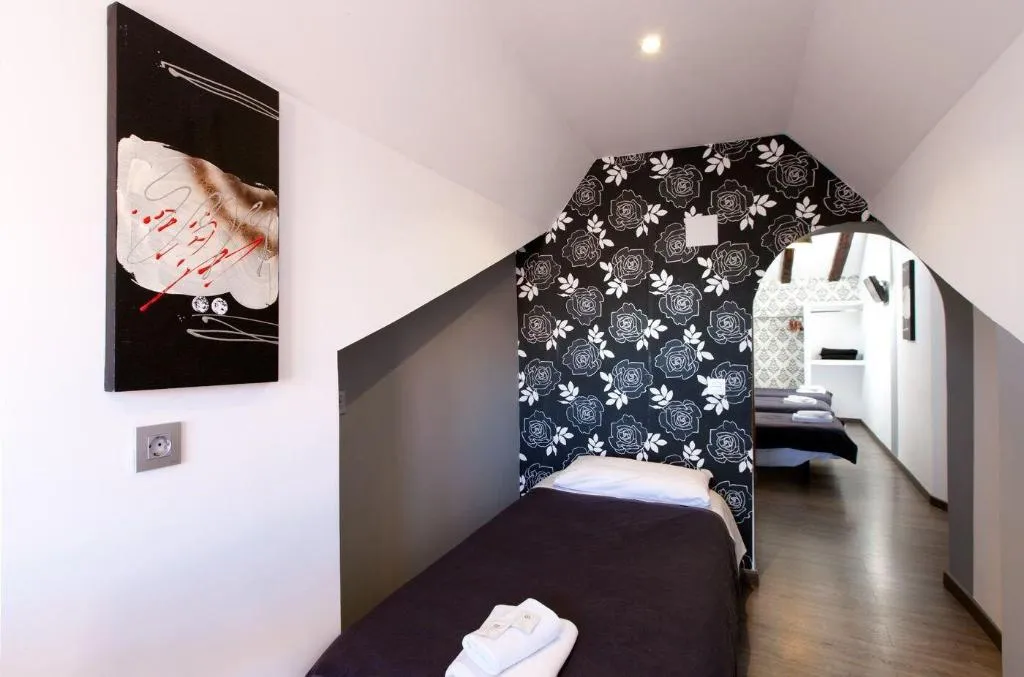 Room, Hostal Abril, Madrid