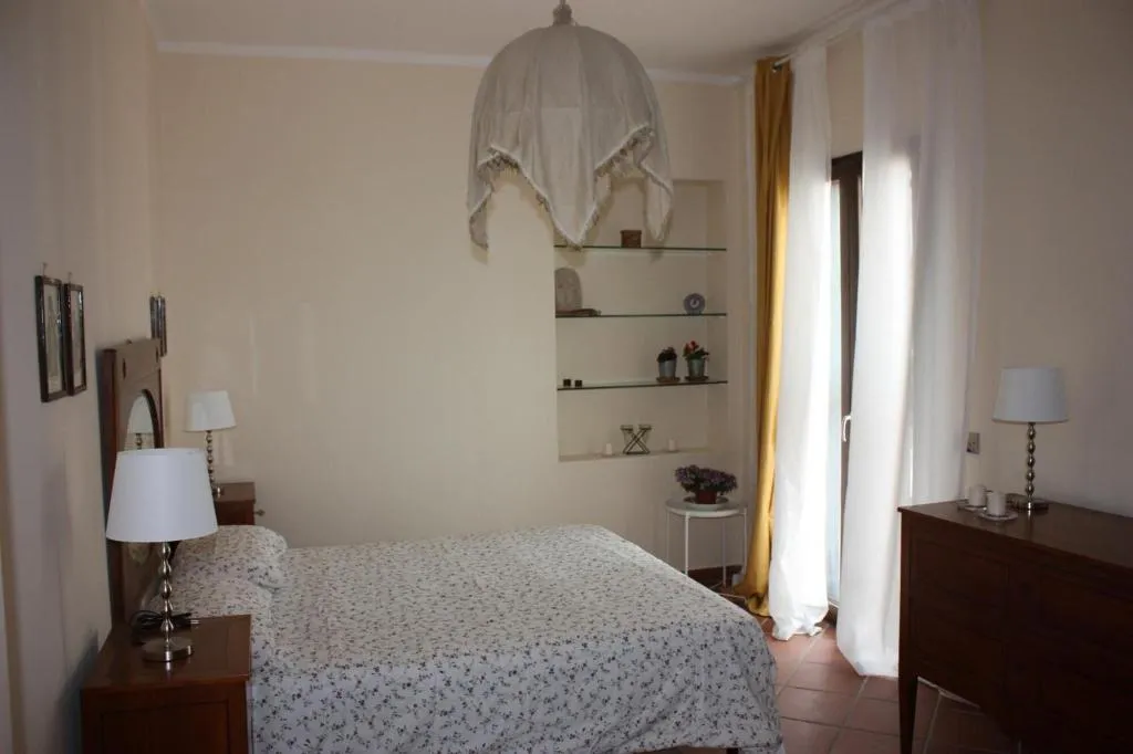 Room, b&b la marchesa, Naples