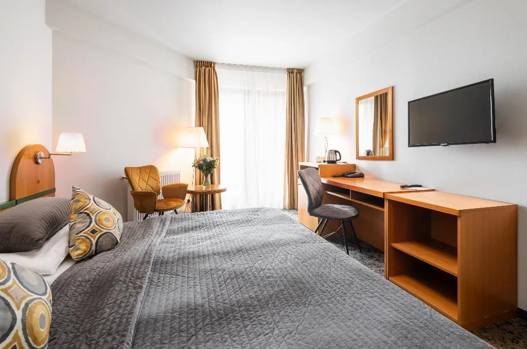 DOUBLE DELUXE WITH BALCONY Room, Hotel Troja Prague, Prague