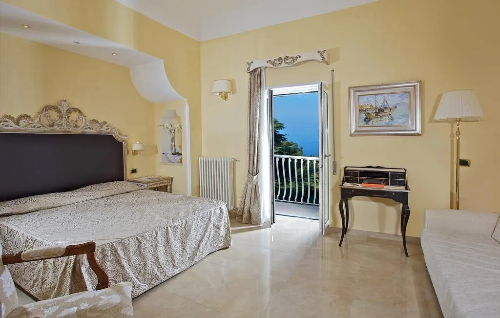 Room, San Michele, Naples