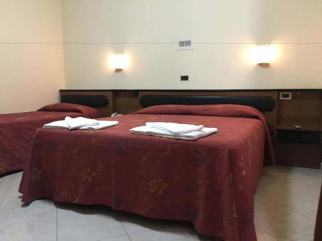 Room, Hotel Positano, Naples