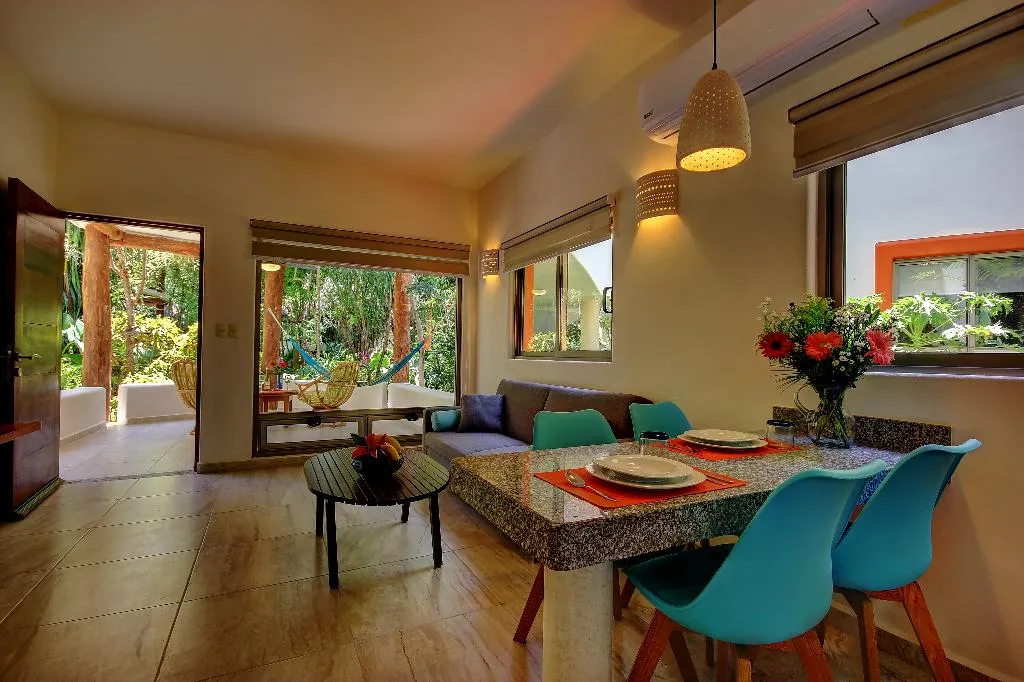 BUNGALOW KING SIZE BED Room, Riviera Maya Suites, Playa Del Carmen