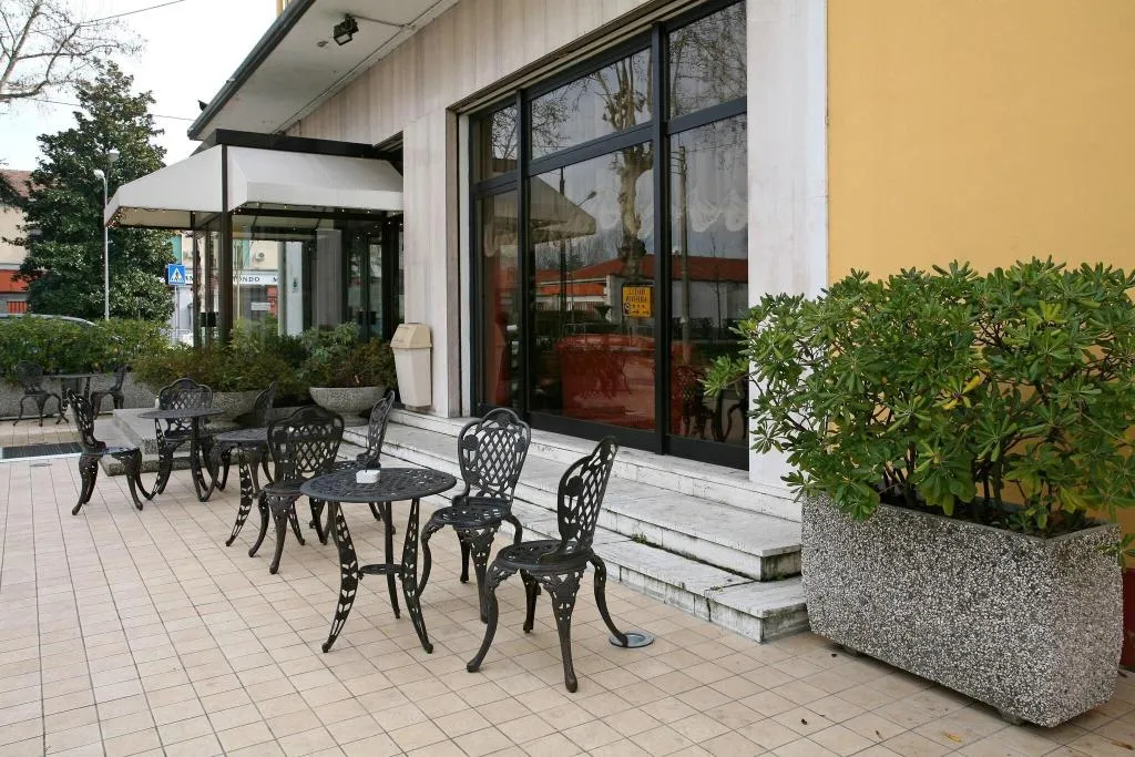 Terrace, Ariston, Venice