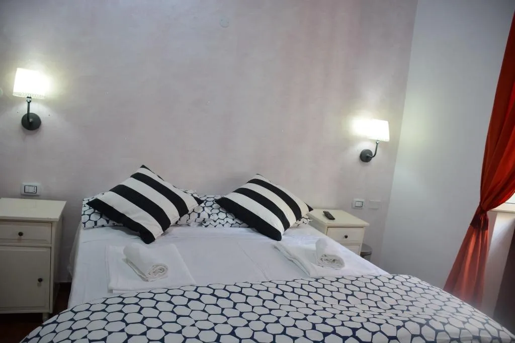 Room, Roma Hotel Srls, Naples