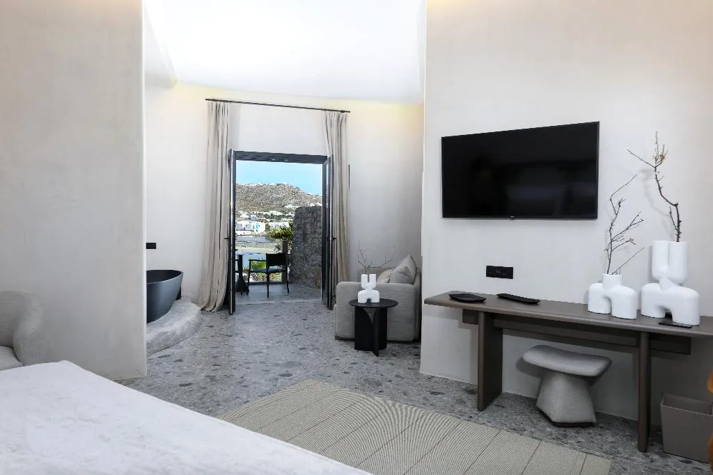 SUITE WITH JACUZZI Room, Aeonic Suites & Spa, Mykonos