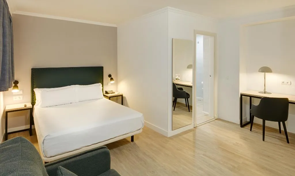 Room, Sercotel Las Casas de los Mercaderes, Seville