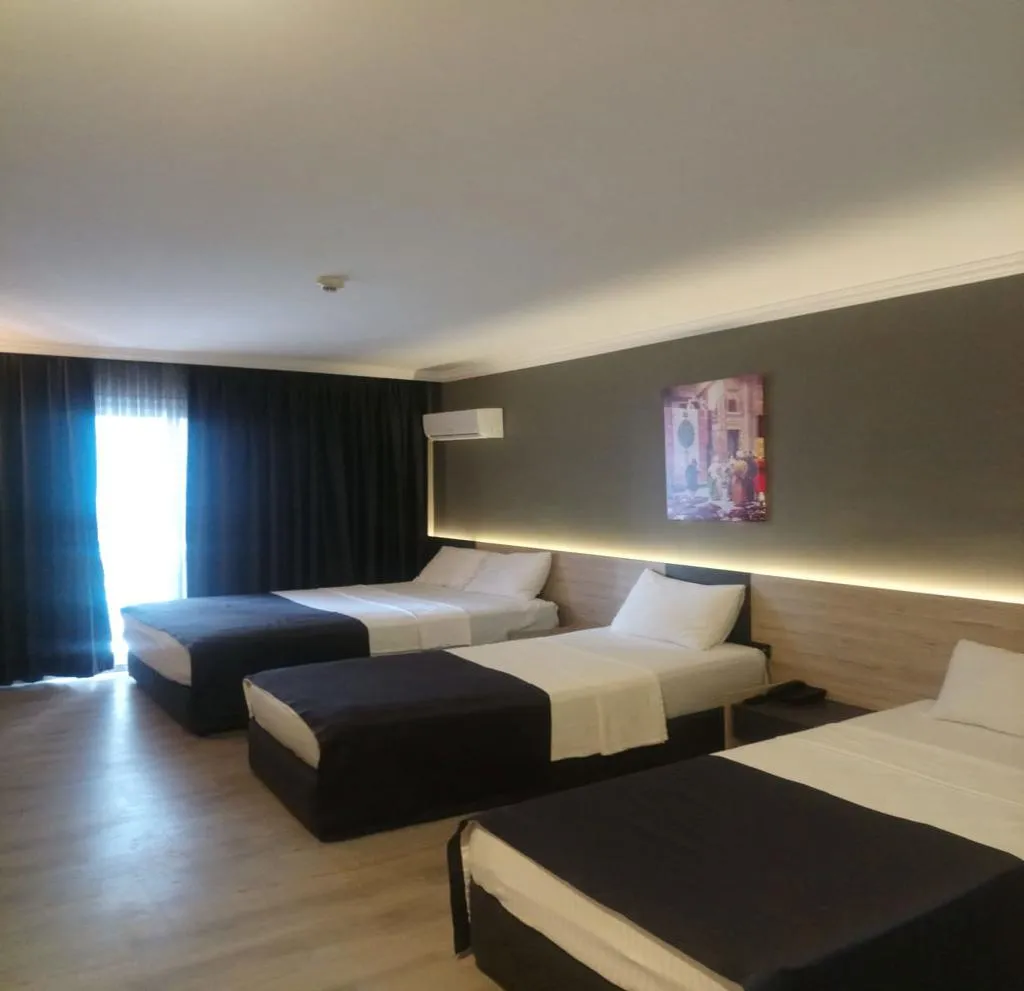 QUADRUPLE STANDARD Room, Grand Faik Hotel, Izmir